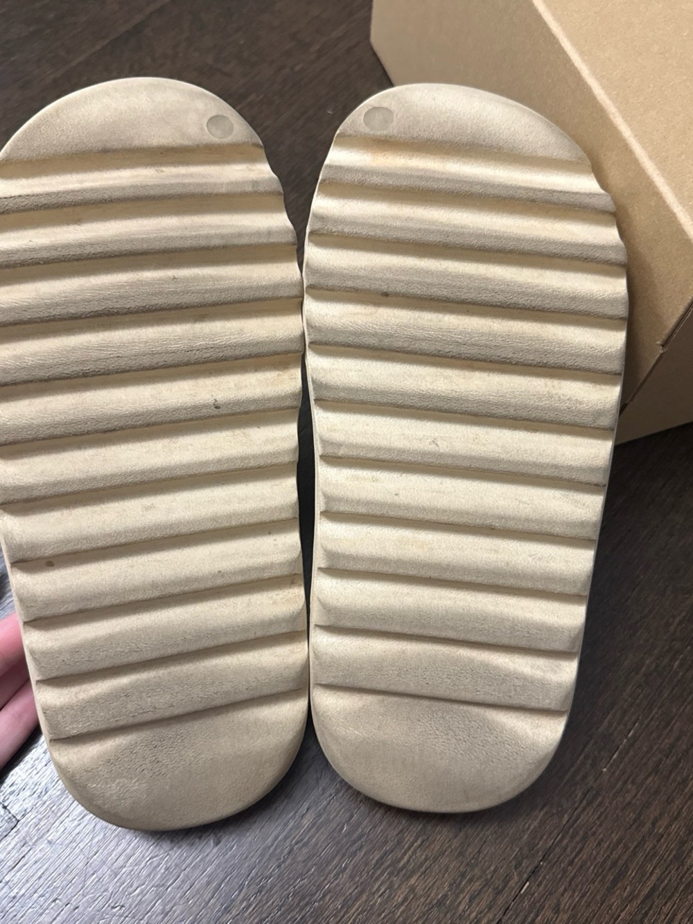 Authentic Yeezy Slides - Picture 5 of 6
